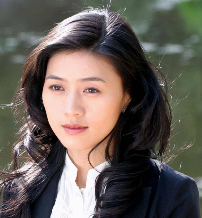 父母虽说有些意外,但是一向尊重孩子意愿的他们还是同意了女儿赴上戏