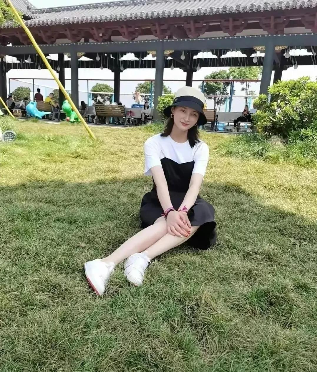 赵万龙出生在河南郸城,家中生活条件不错,由于自小受到环境的影响,他