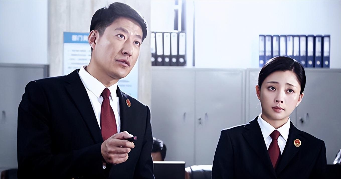 回顾于震二婚娶小13岁娇妻婚后连生三胎如今一家五口其乐融融