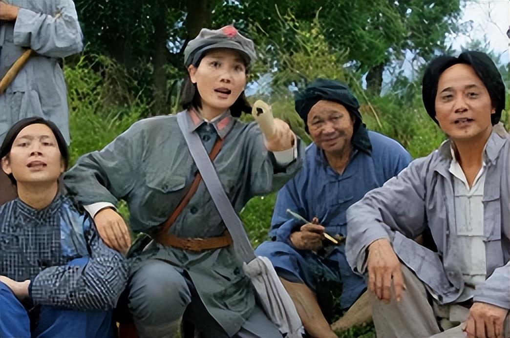 回顾她被称为丹东之花离婚后只字不提前夫与女儿相依为命