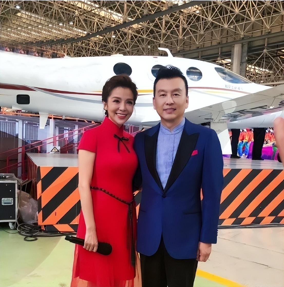 回顾张泽群扎根央视27年55岁老来得子无奈和瘫痪母亲分居两地