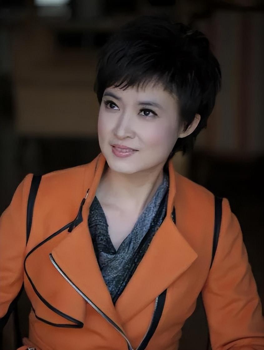 回顾美女主持人桑晨曾因身材高挑落选舞蹈学院如今成人生赢家