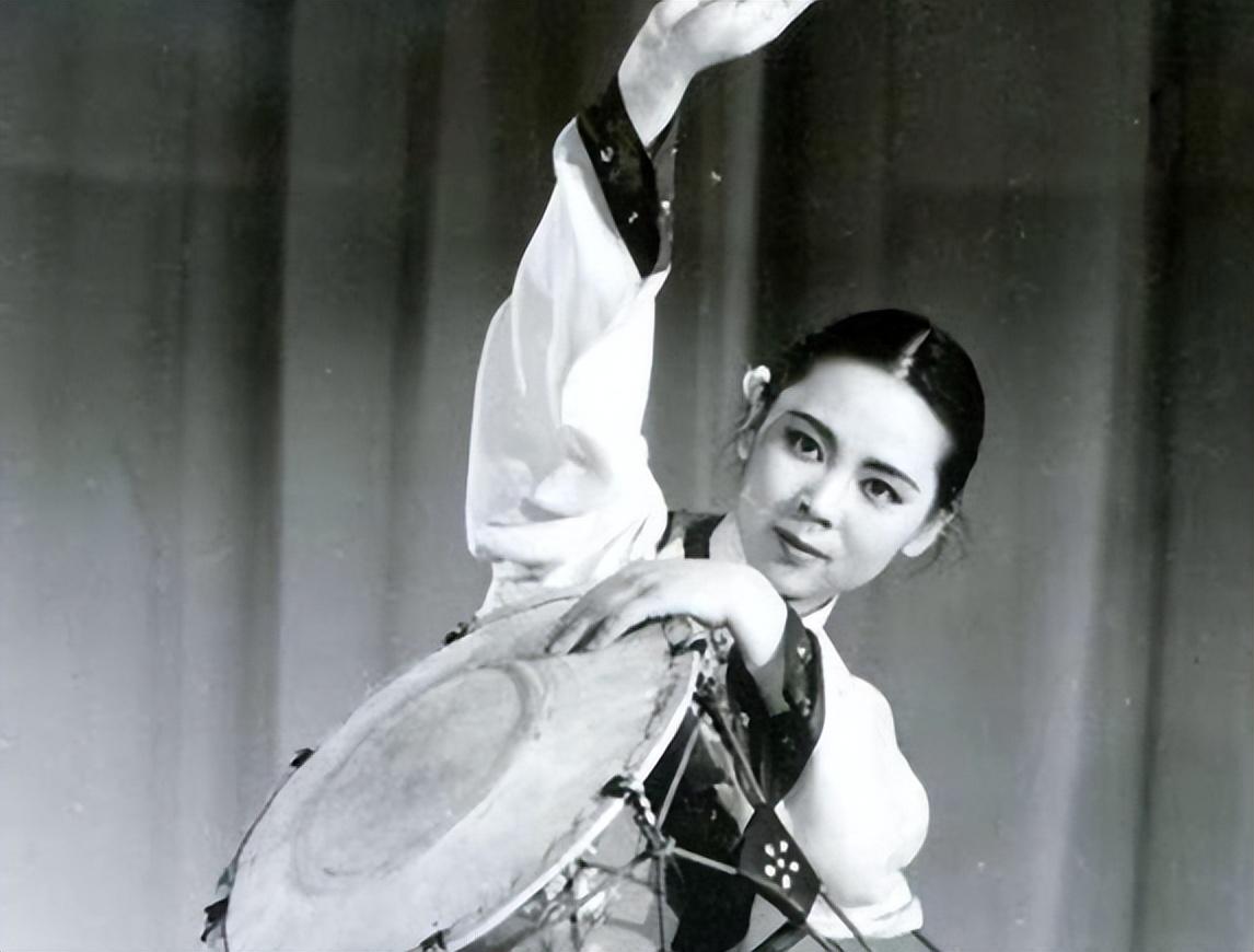 回顾刘尚娴饰演英雄儿女中的王芳走红患难婚姻格外美丽