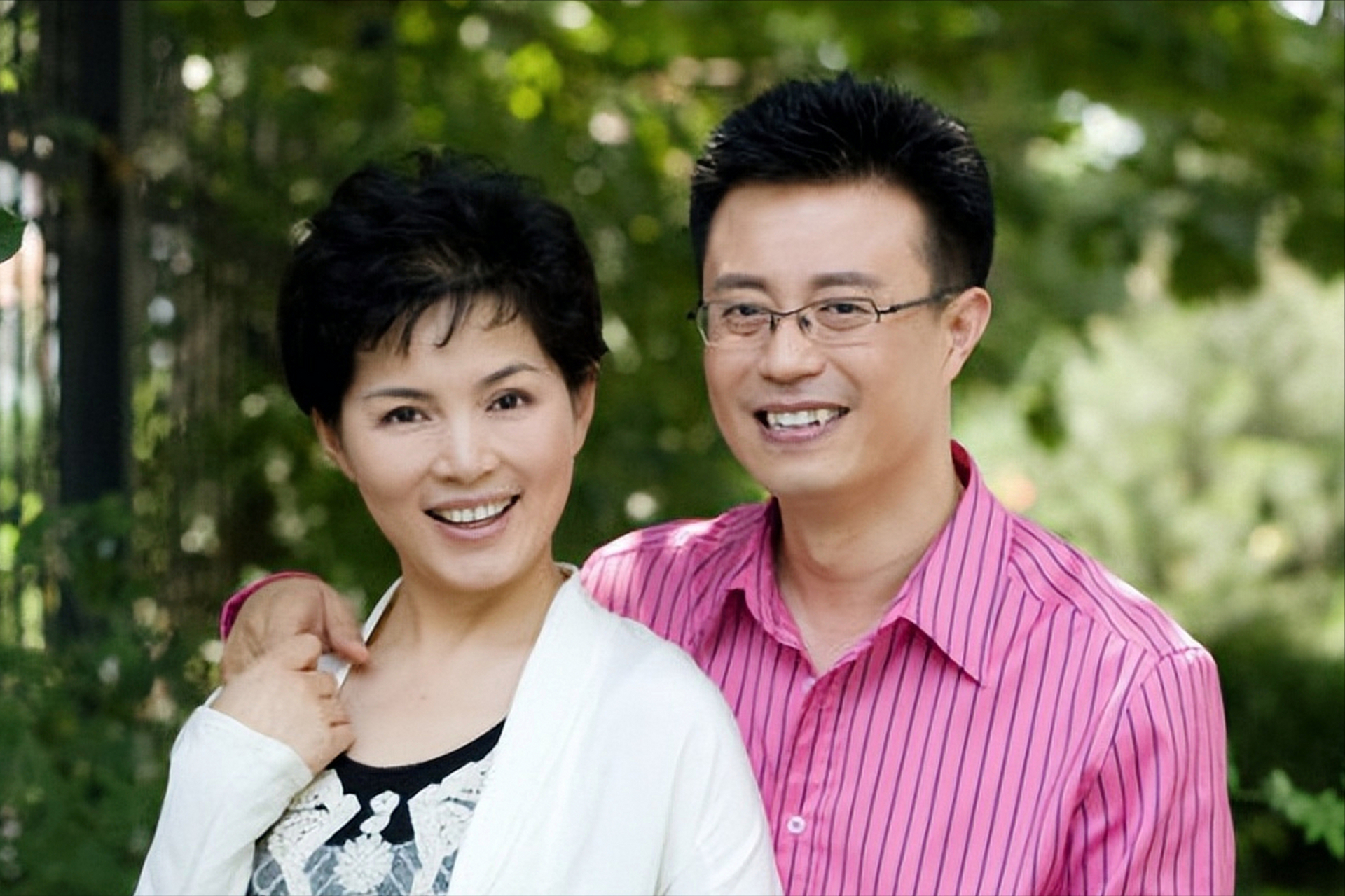 前央视的主持人白燕升与周佳恩爱多年,但两人结婚9个月后周佳就瘫痪了