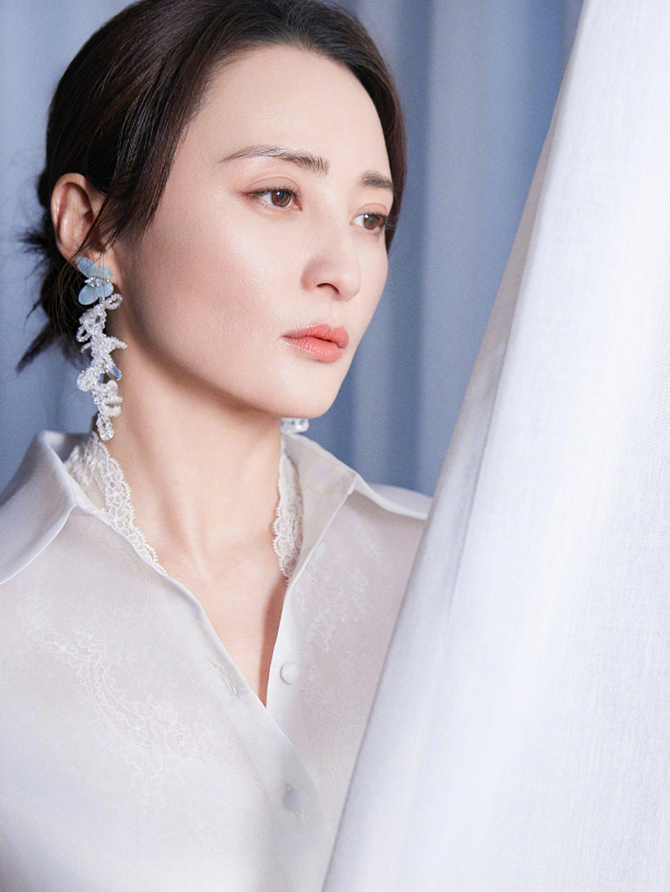 蒋勤勤这白色衬衫确实可以!