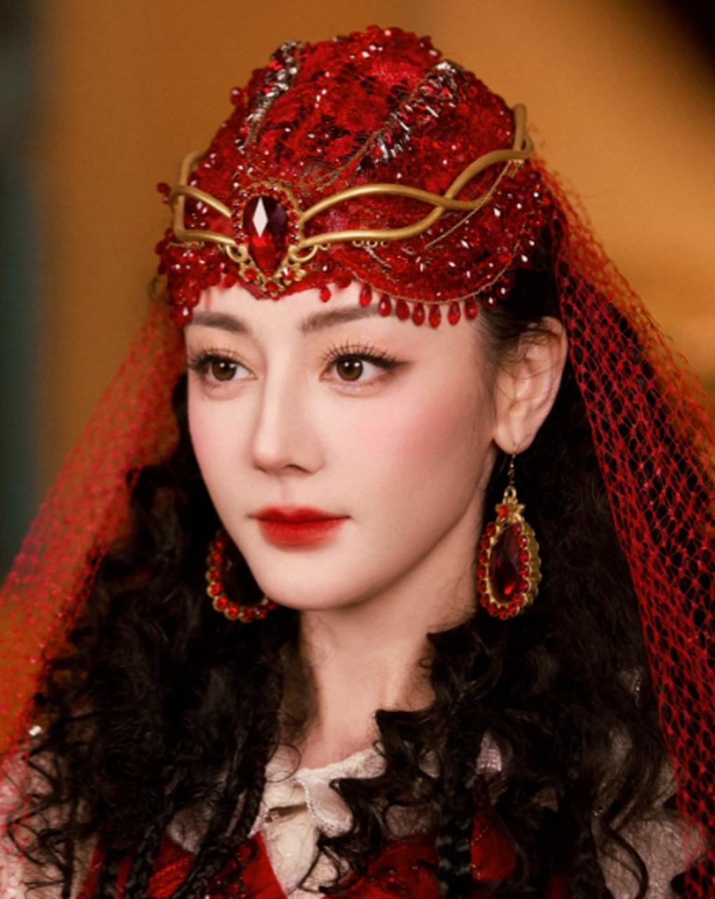 驼峰鼻模板分析-迪丽热巴 驼峰鼻有轻度,中度和重度之分,迪丽热巴的