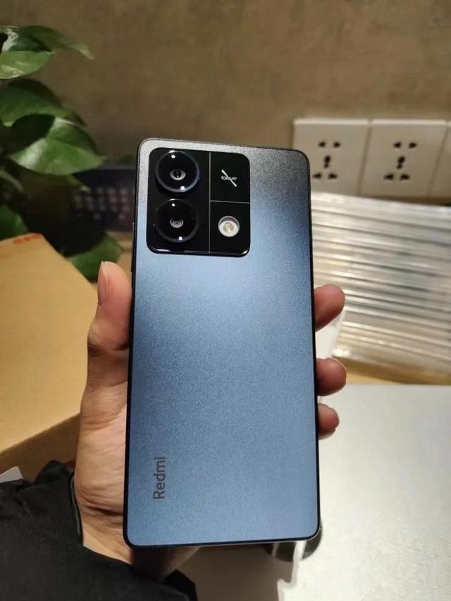 性价比之王!5000mah大电池 一亿像素高清,柔性直屏手机仅883元