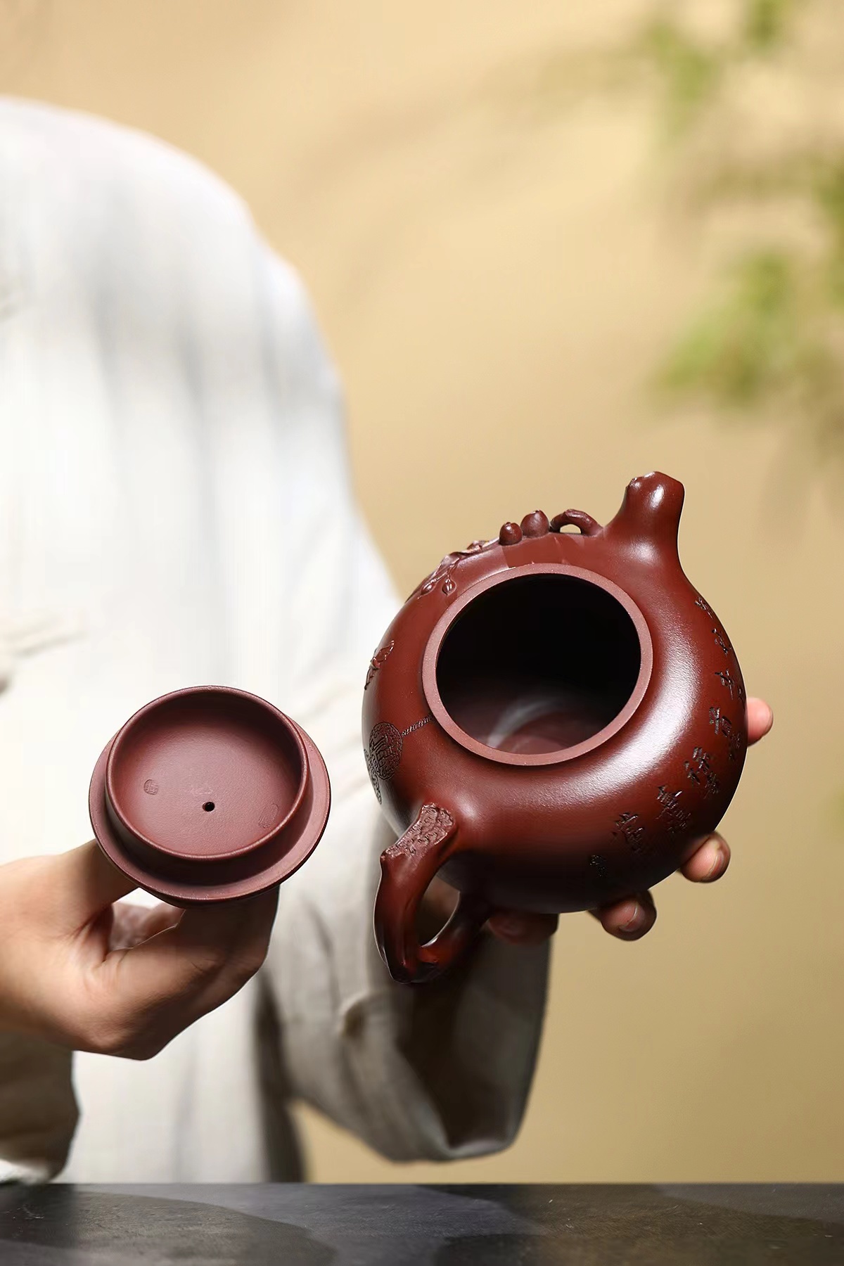 眭龙俊大师创作紫砂壶原矿底槽清高清图片