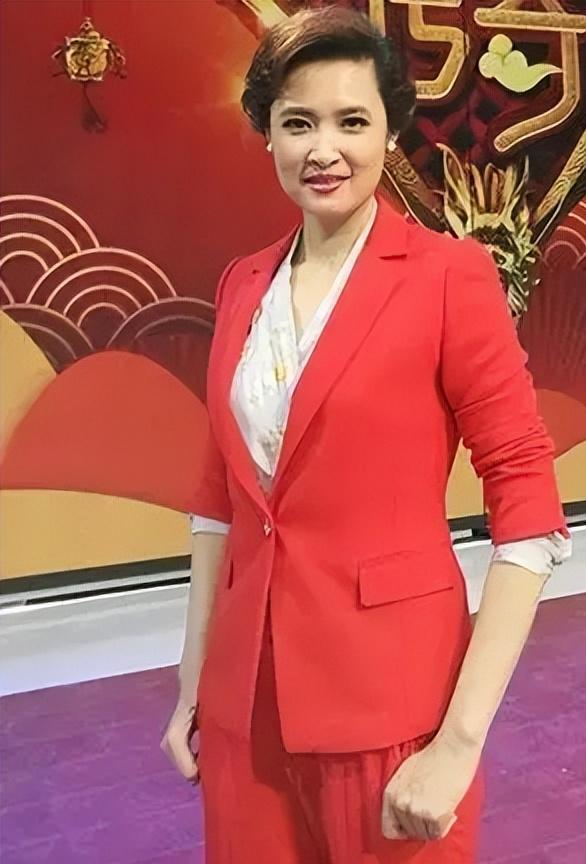 央视低调女神桑晨:近30年坚守央视舞台,家庭生活成最大悬念