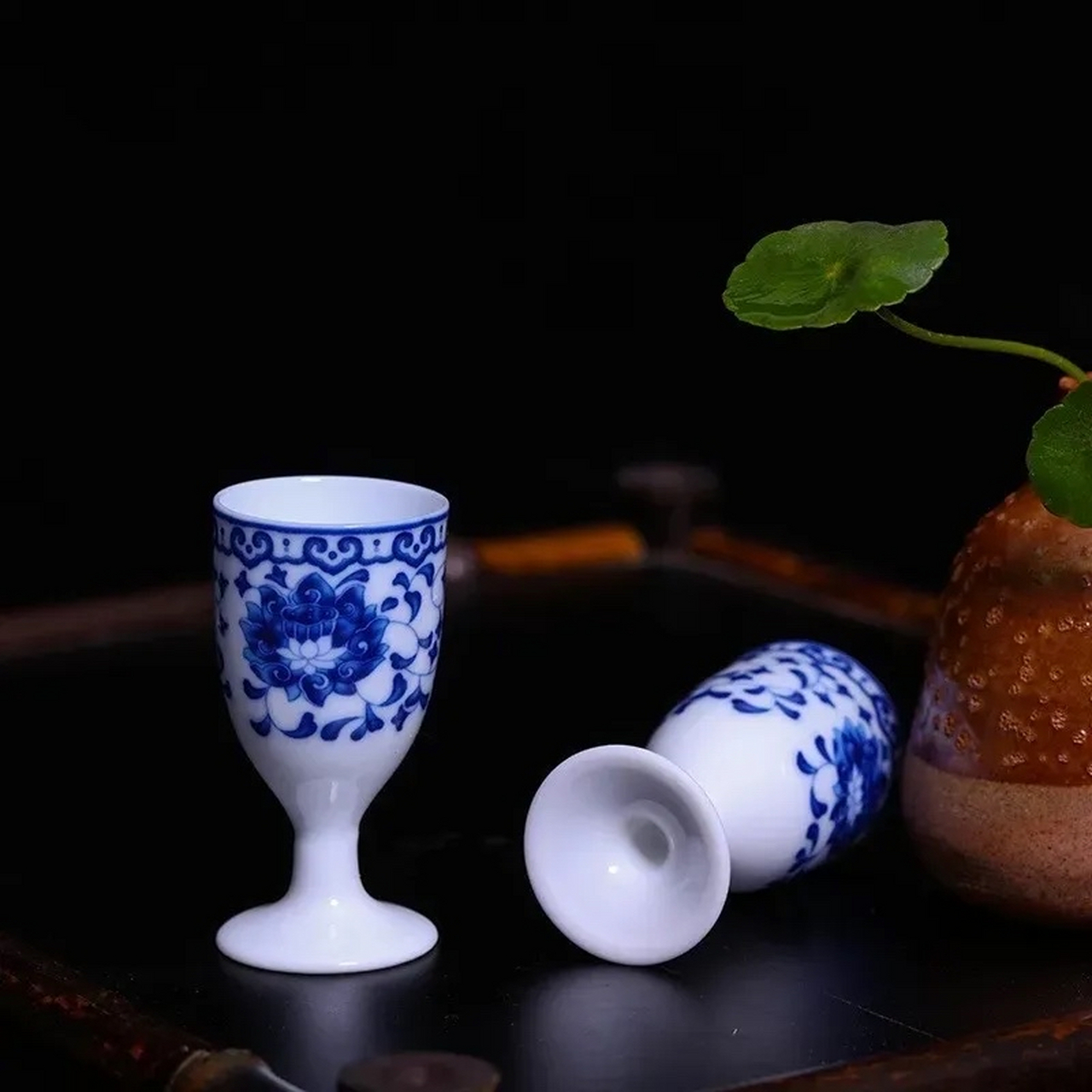 2000年:六钱玻璃盅,一斤酒能倒二十杯.