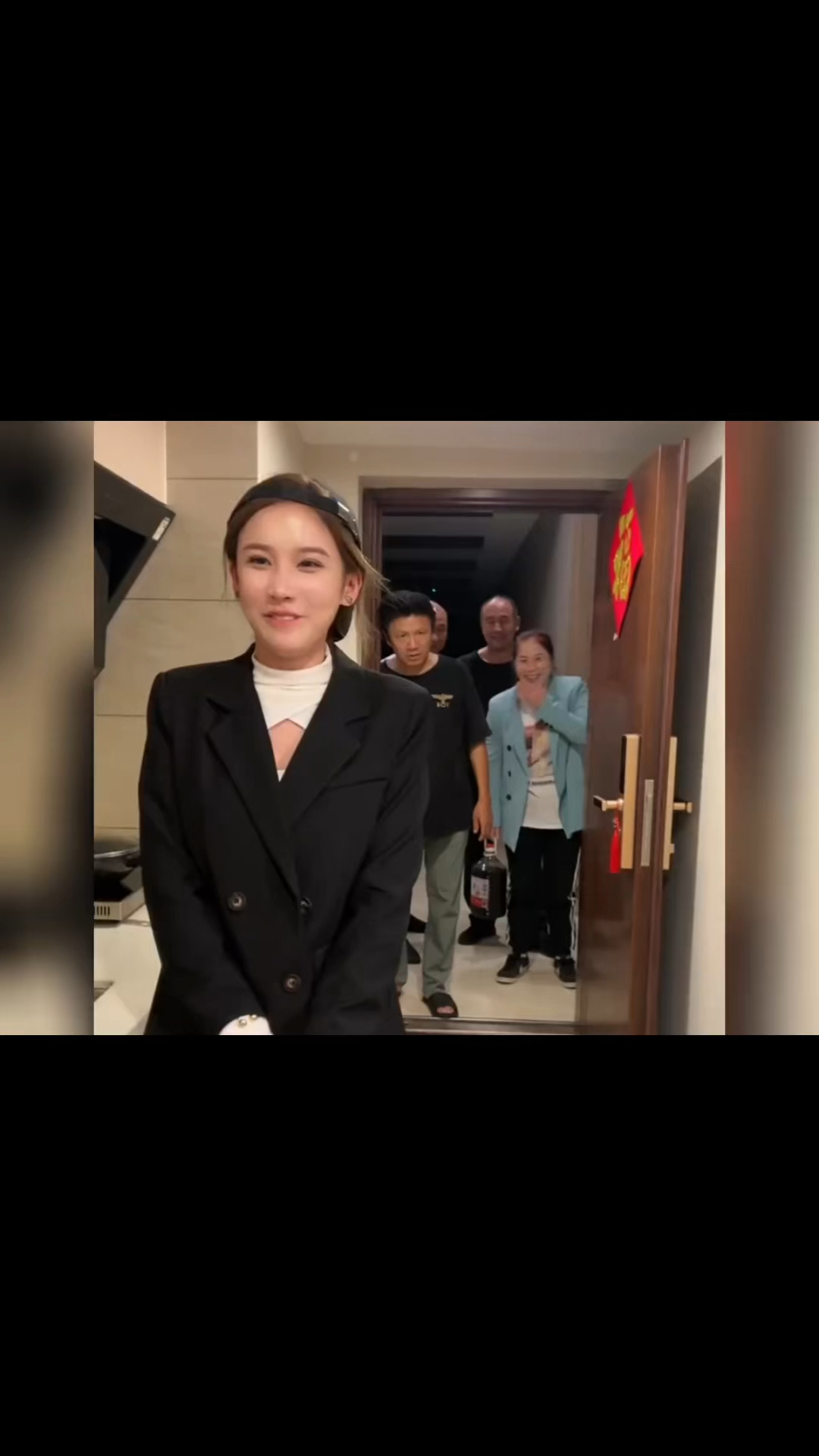 盘点情侣秀恩爱社死瞬间