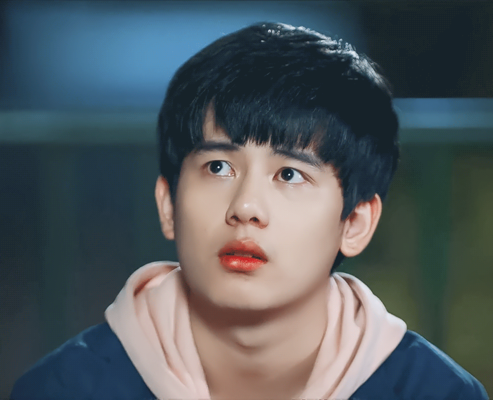 饰演的"学霸"周博文真实自然,虽然表情不是很多,但情感的呈现十分到位