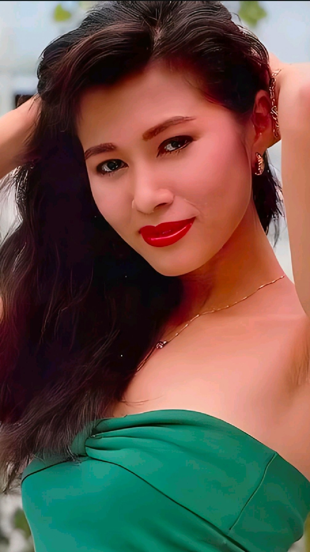 当年27岁的麦翠娴 虽不算绝色美人 但梨涡浅笑大气漂亮 也足够养眼-度