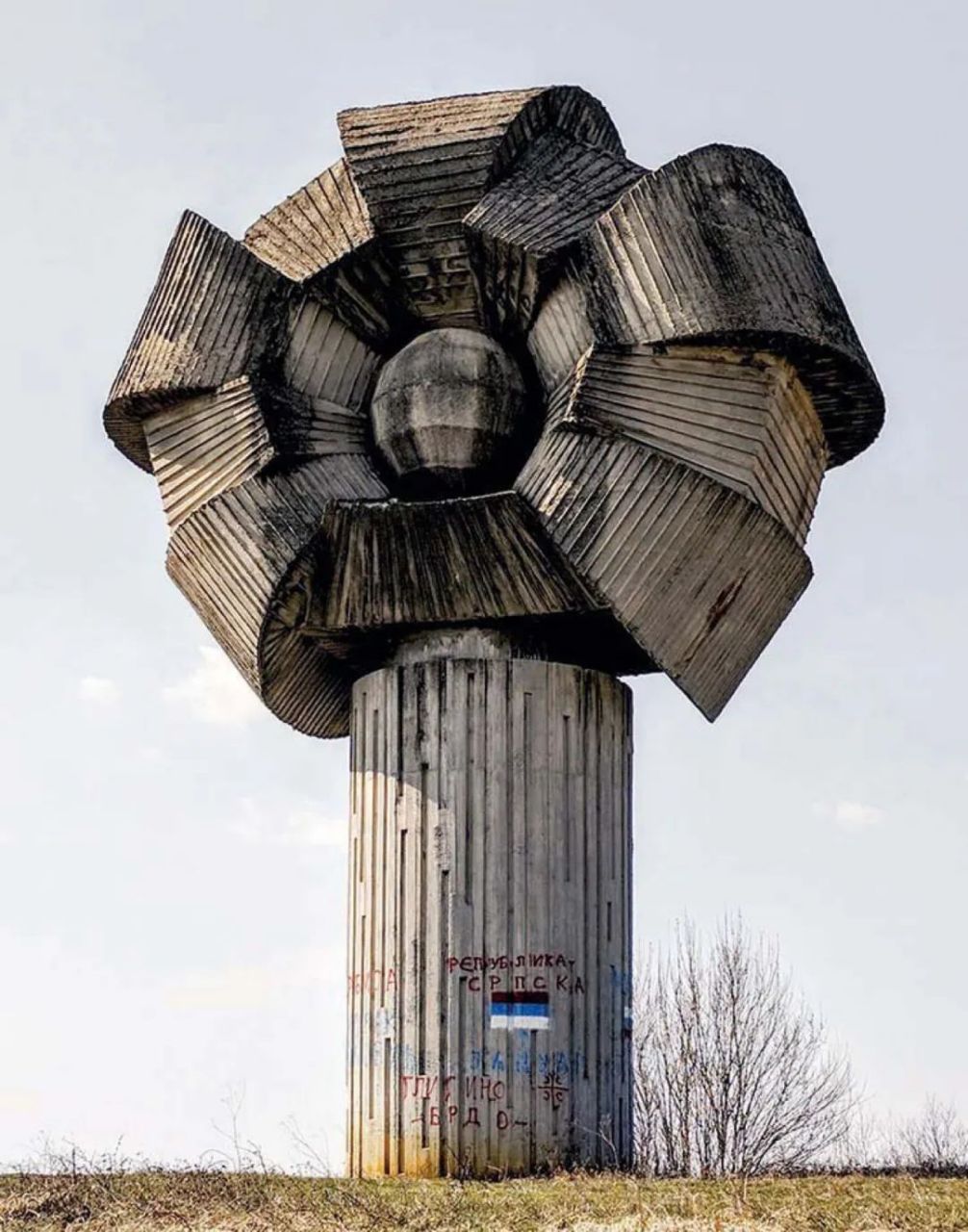 苏俄雕塑:自由山纪念碑