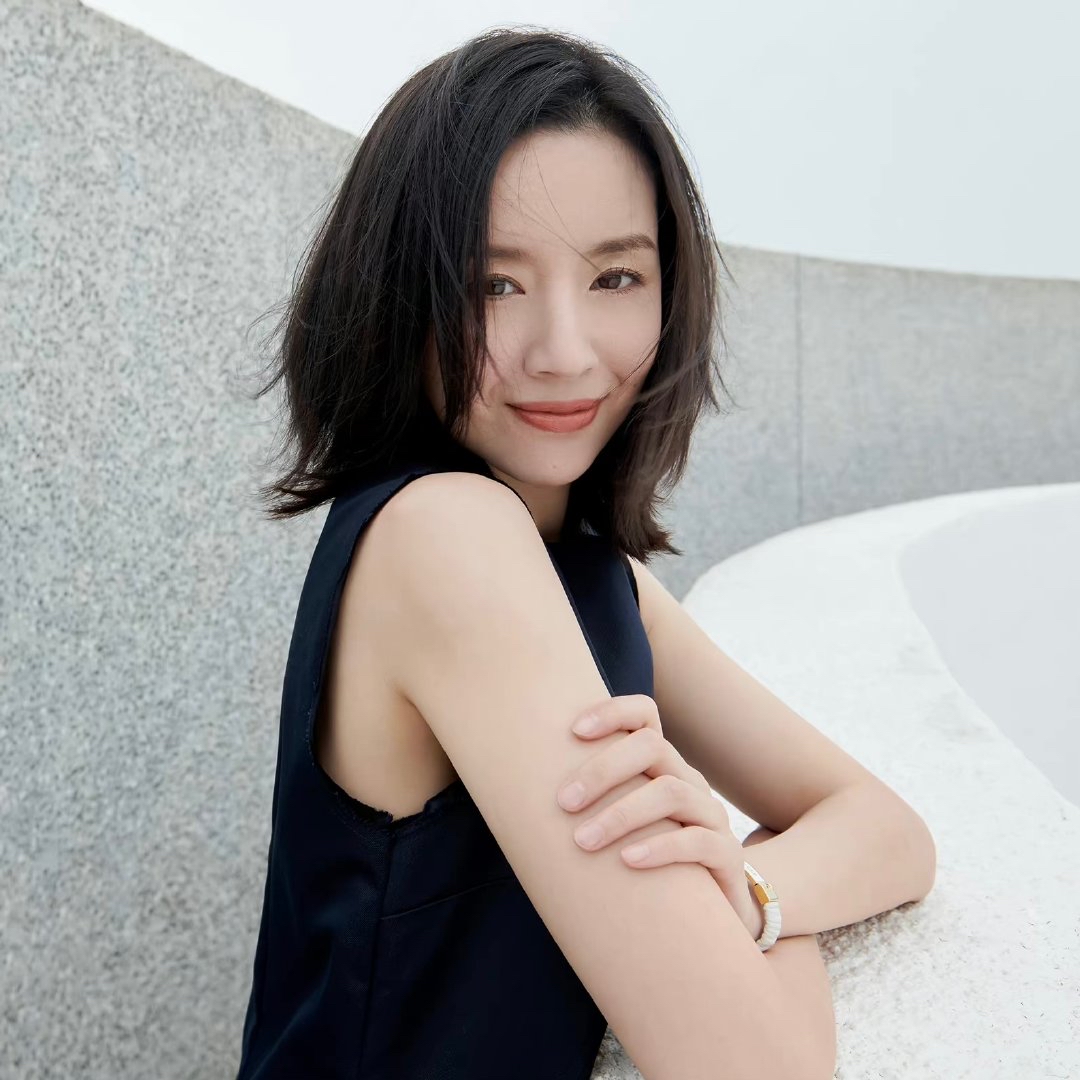 如今四十多岁,看起来依旧很年轻漂亮!岁月从不败美人!