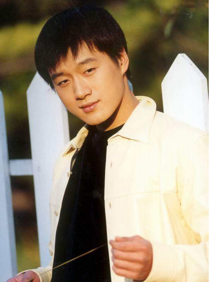 回顾长春女婿佟大为爱妻子爱子女照顾植物人父亲20年后苏醒