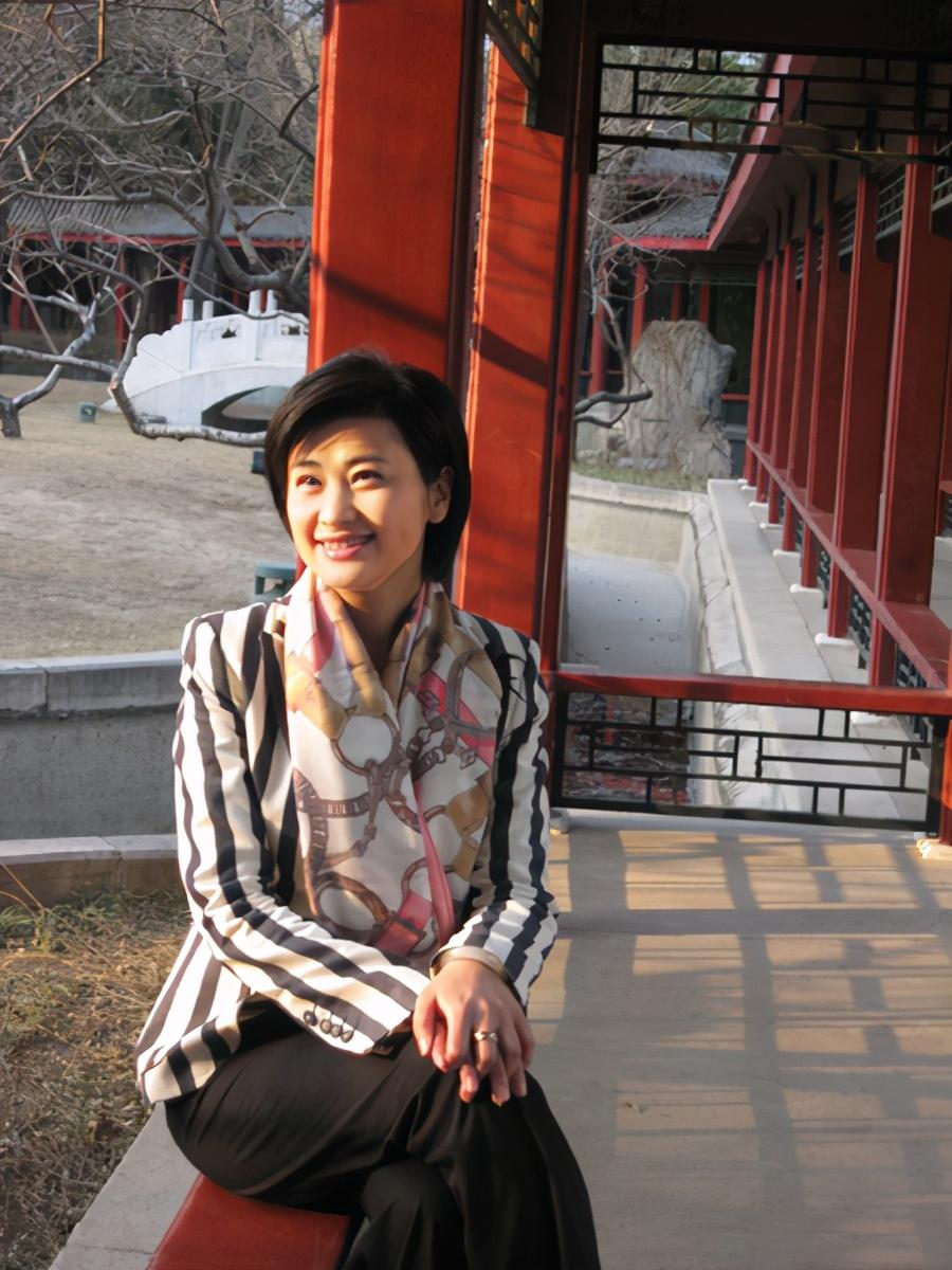 回顾主持人吴小莉和亲哥浙江相认对方一贫如洗她帮没帮亲哥