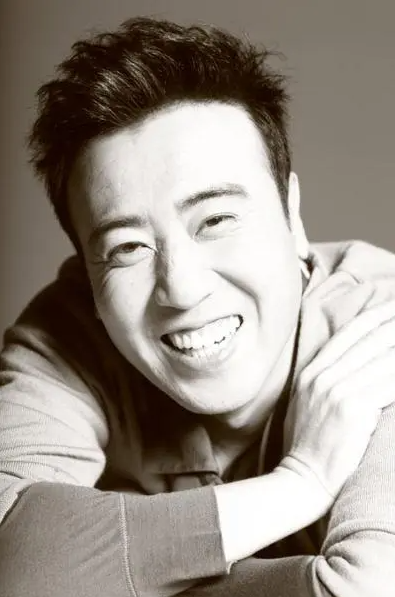 随着年龄的增长,于和伟到了上学的时间.