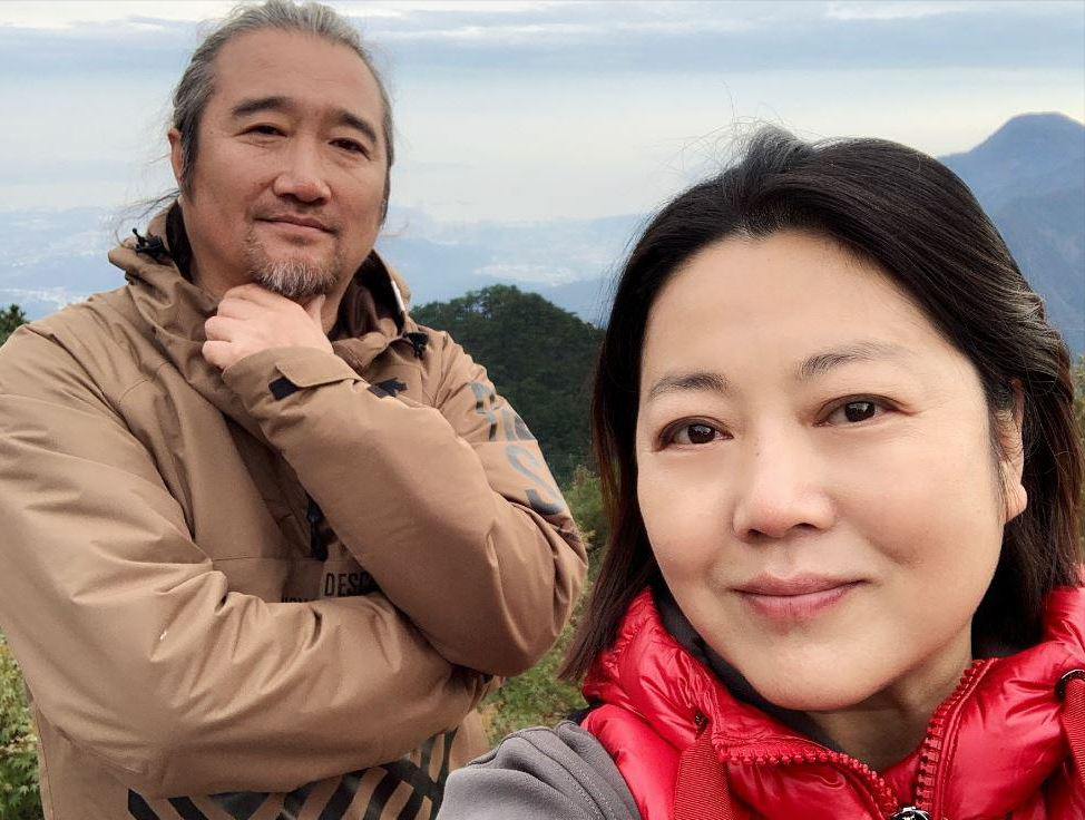 回顾王茜华分手有不甘千里追夫挽回爱情43岁冒险生子后怎样了