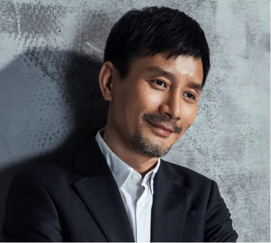 还记得白敬亭,赵今麦主演的悬疑剧《开端》里的"锅姨"吗?