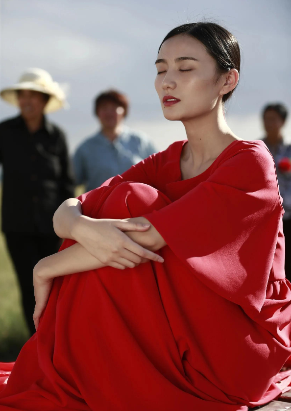 回顾32岁的海哈金喜嫁二婚李亚鹏为妻将继女当闺蜜