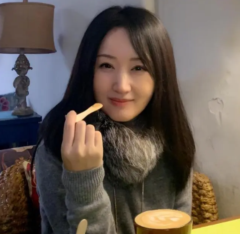 回顾杨钰莹为何能在娱乐圈中屹立不倒呢