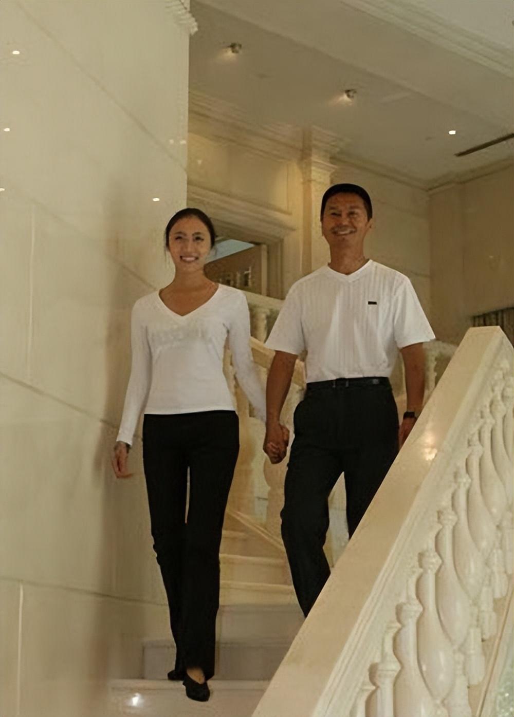 bang架事件: 2004年的一个寒冷凌晨,吴若甫刚刚离开酒吧,却被三名自称