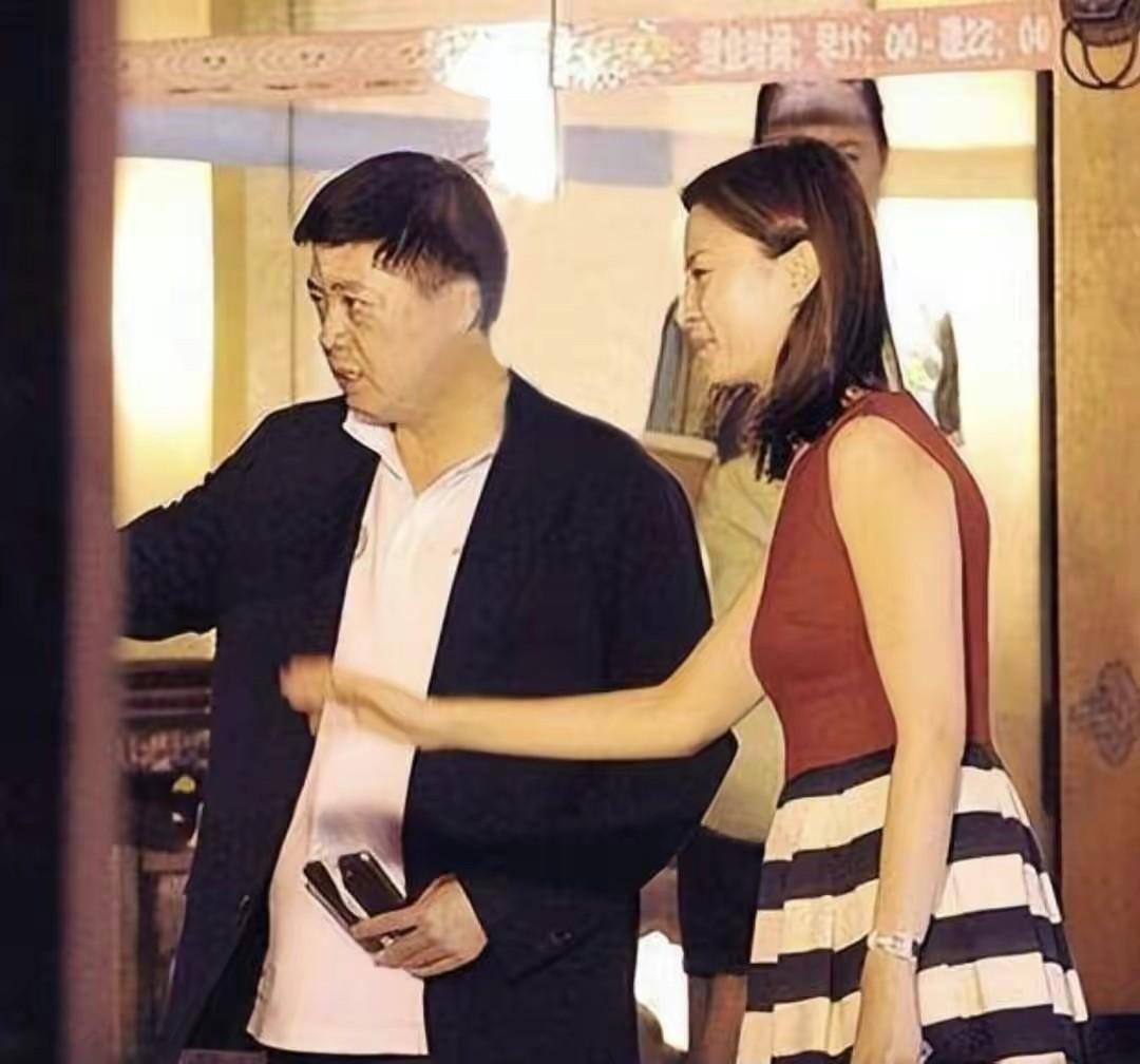 回顾刘芳菲前男友被判死缓富豪丈夫死在狱中46岁不敢再嫁