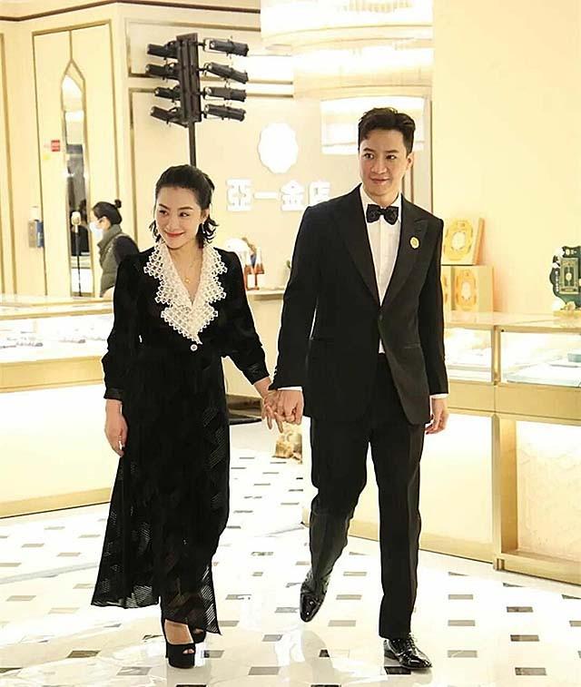 然而,刘璇不在乎这些,在经济上对王弢没有任何要求.