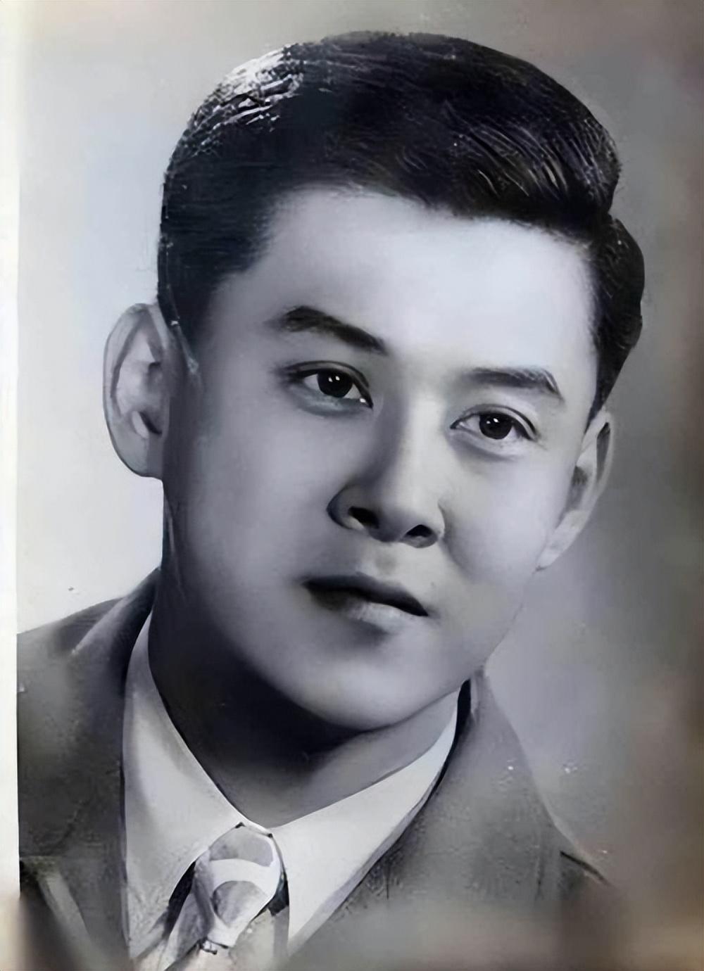 回顾著名演员达式常终生只爱一个人他一生不买车不开车是为何