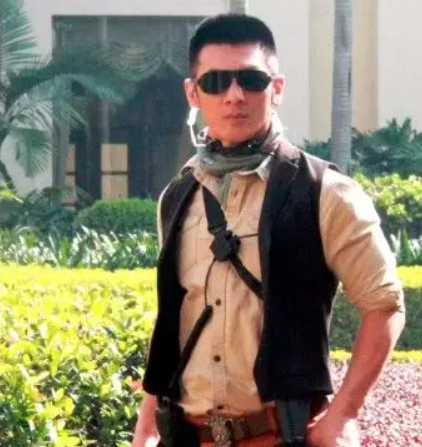 回顾任天野8岁被母亲抛弃父亲再婚娶小15岁娇妻后继母是我亲妈