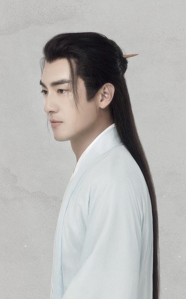 本是凉薄淡漠上古神,摆架子显霸气即可.