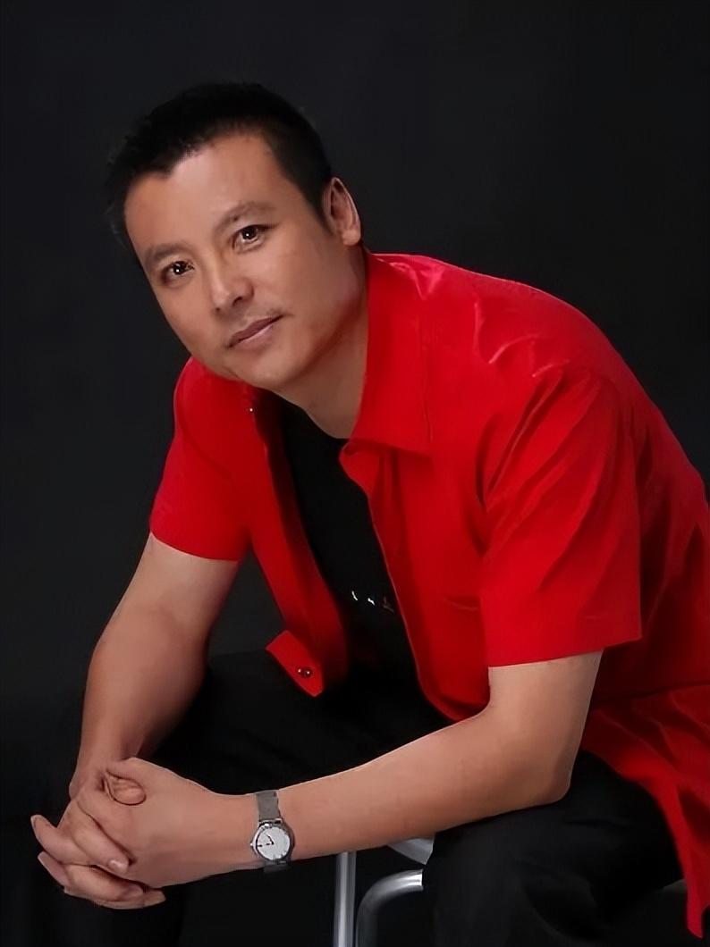 回顾演员赵越嫁二婚佟凡恩爱25年57岁无儿无女亦无悔