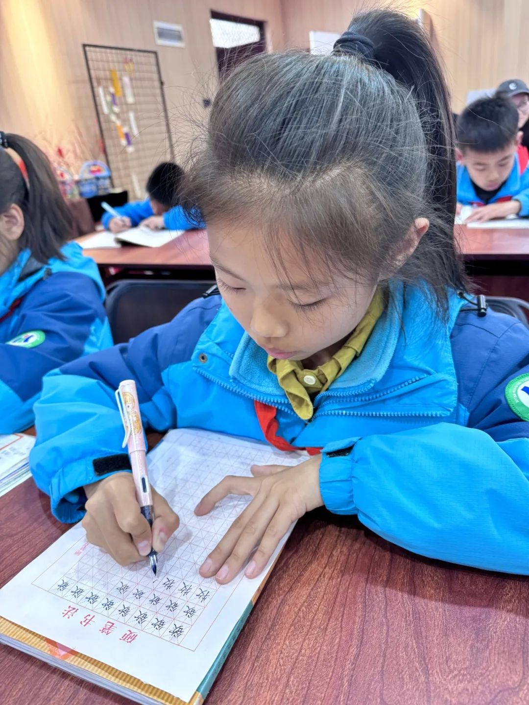 西安华清园实验小学开展提质增效趣识字正确规范写好字活动