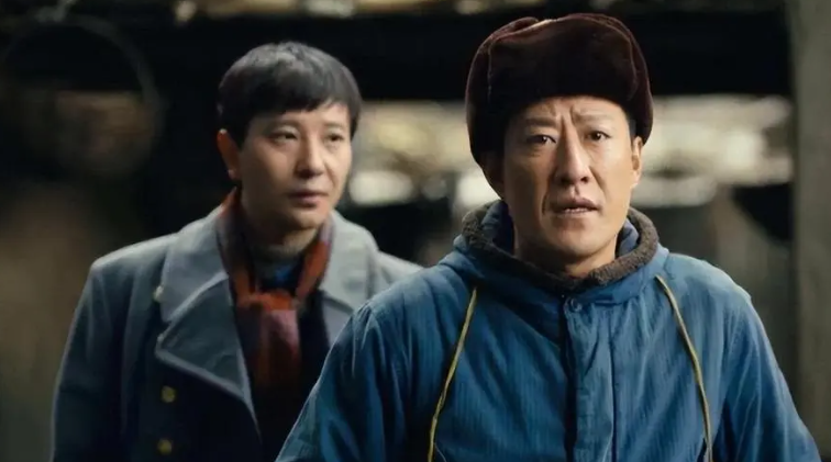 这一年,本来是于震的事业巅峰期,人生当中的光辉时刻.