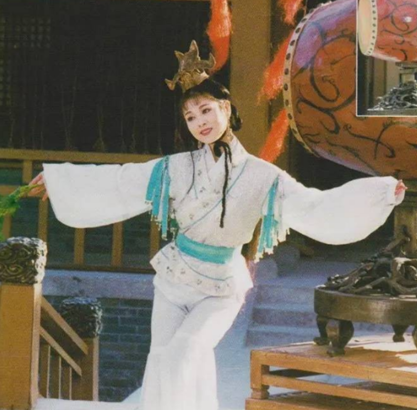 英宁是支持妻子的决定的.