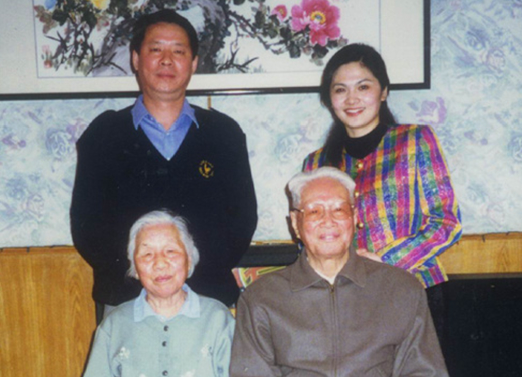 回顾韩月乔从名导垂爱的微笑女神到知名画家她的励志人生