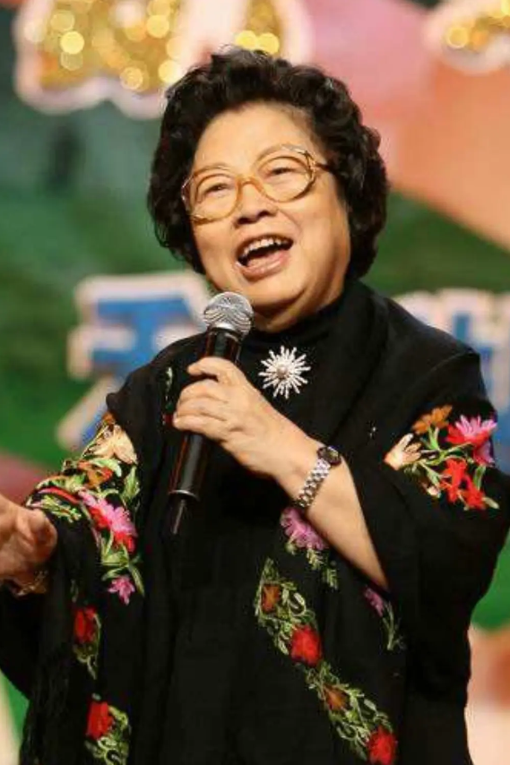 回顾马玉涛辉煌背后有泪水从童养媳到歌唱家感谢的人是母亲