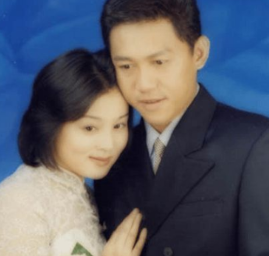 回顾英宁离婚后娶妻生子赵明明却至今未婚她在追求什么