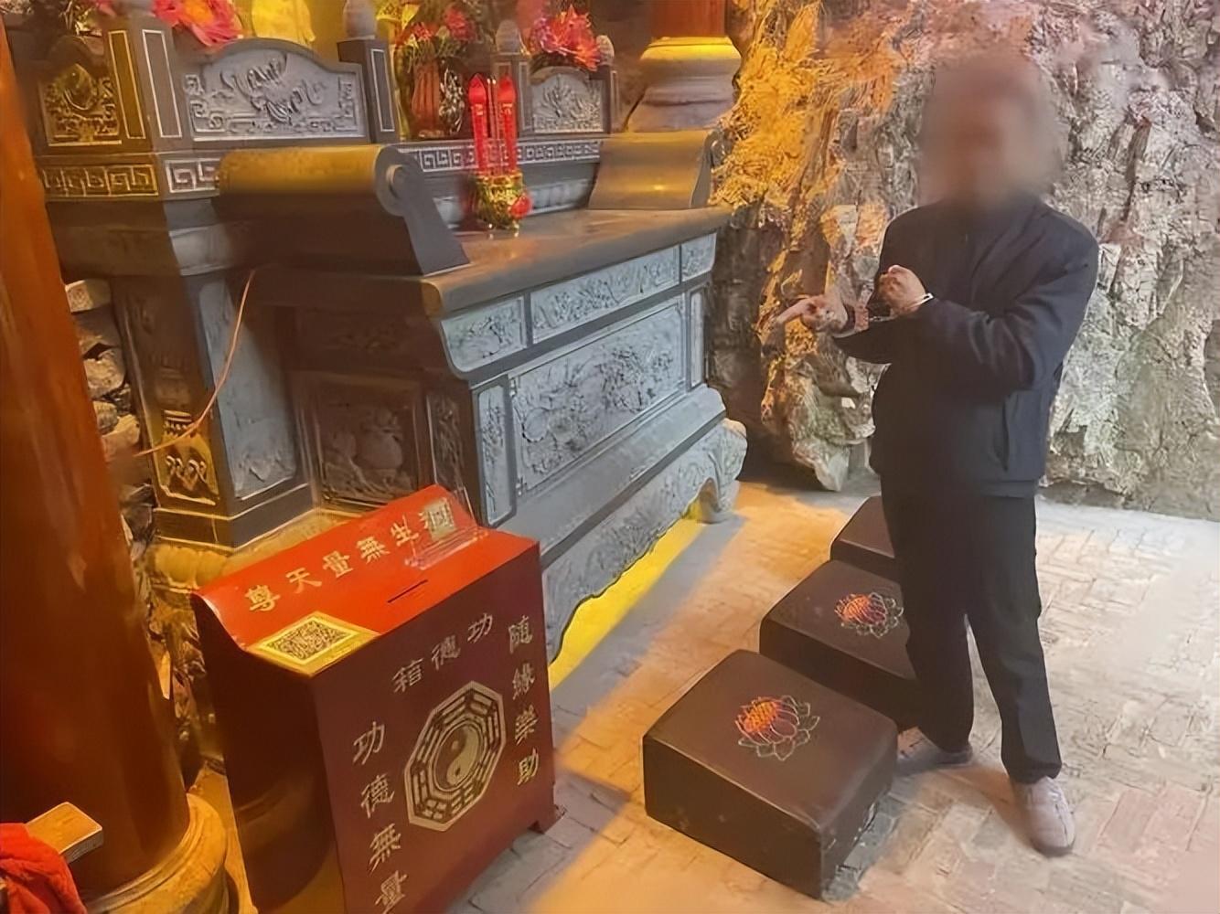 回顾寺庙功德箱的钱哪去了手头紧能取点花吗知道真相你还捐吗