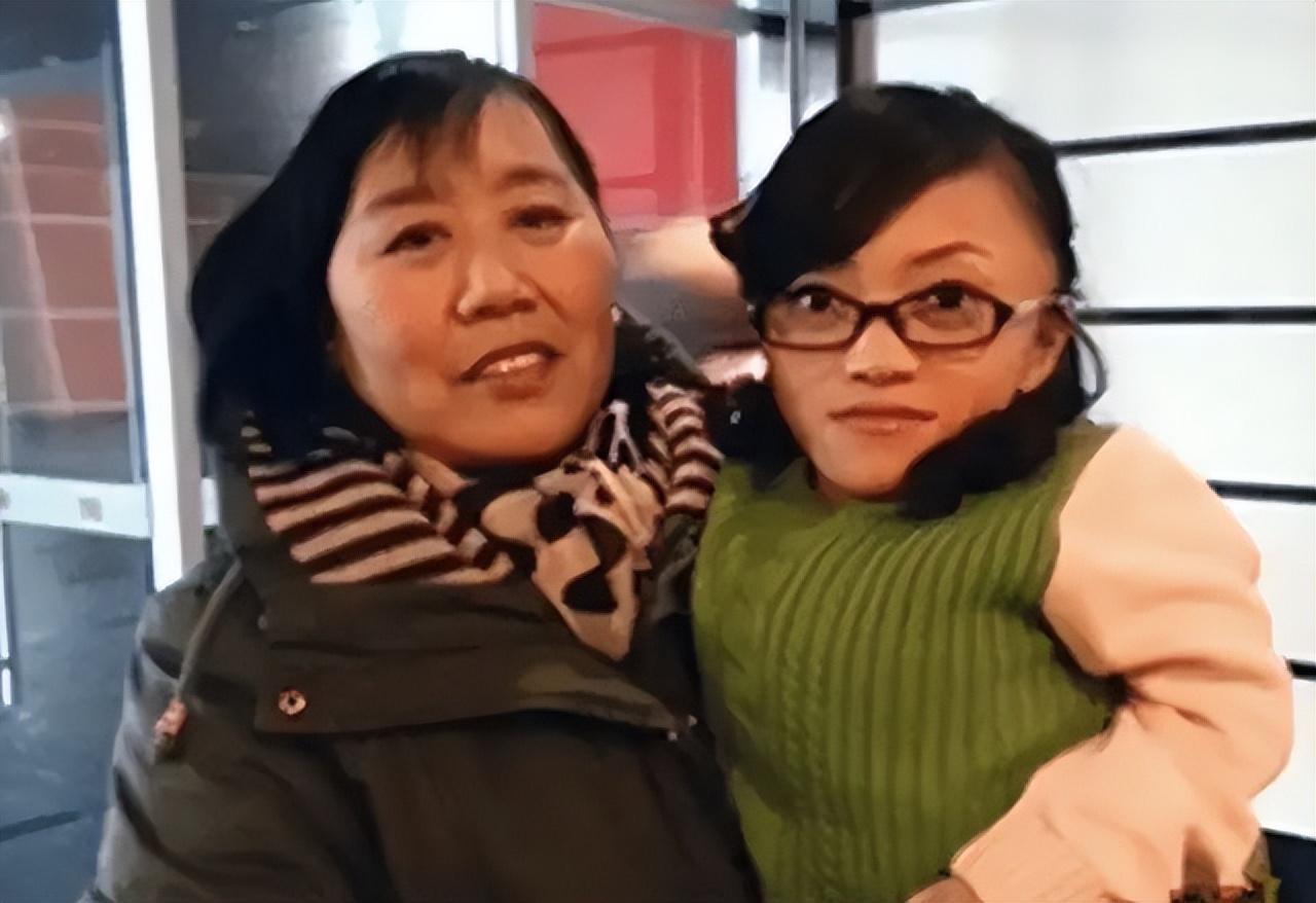 1990年她被诊断脆骨症身高止于68厘米23年后却嫁1米68帅小伙