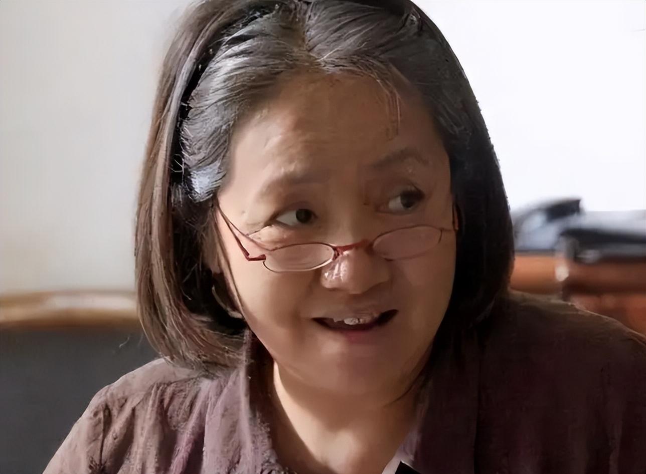 回顾李野萍与圈外丈夫恩爱几十年生一女成名后给父亲找老伴