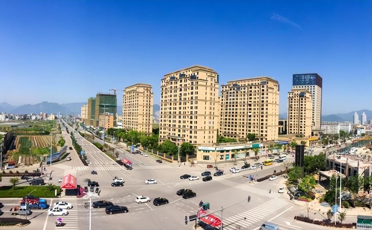 幼师出身的赵培辰在朋友那里的评价多为"开朗积极""没有心机""颜值高"