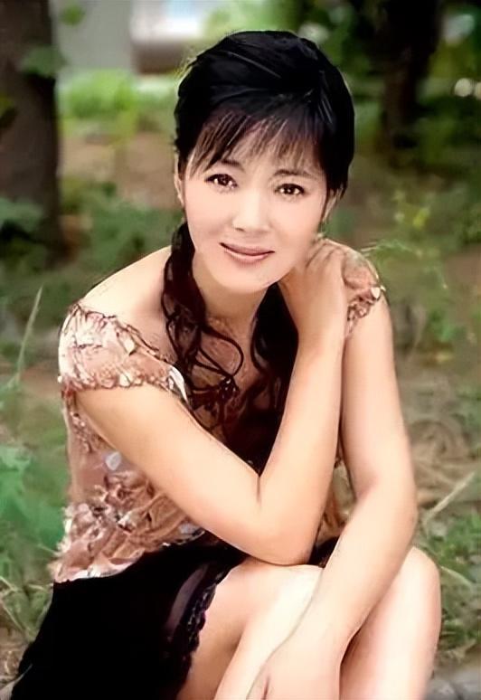 16岁那年,王茜华偶然间告诉父母,自己想学表演当大明星.