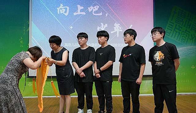 2021年6月7日,又是一年一度的高考日,湖南娄底四中的李庆国四兄弟