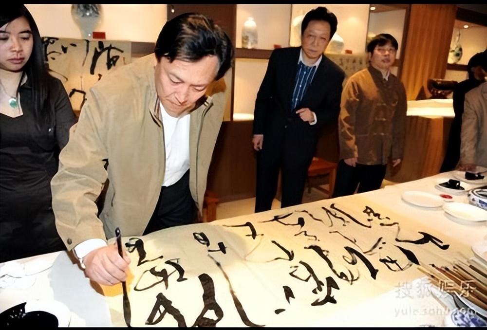 今年4月份,唐国强在山东举办了个人书法画展.