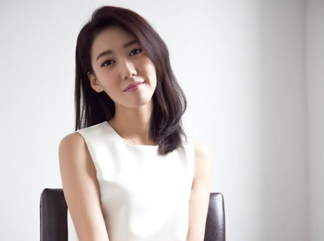 回顾高露当红时低调嫁圈外丈夫婚后儿女双全一家四口幸福甜蜜