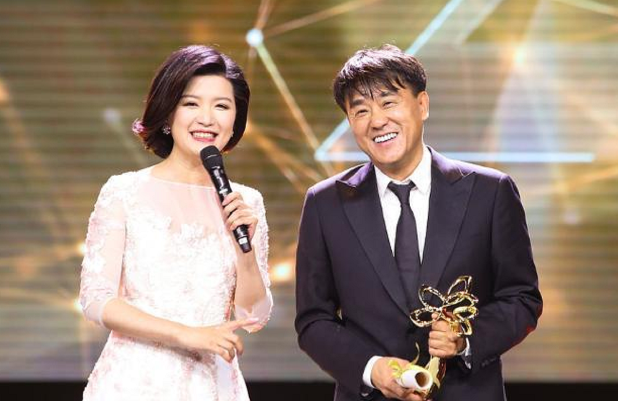 回顾演员何冰娶了初中同桌婚后事业蒸蒸日上赚的钱全部上交