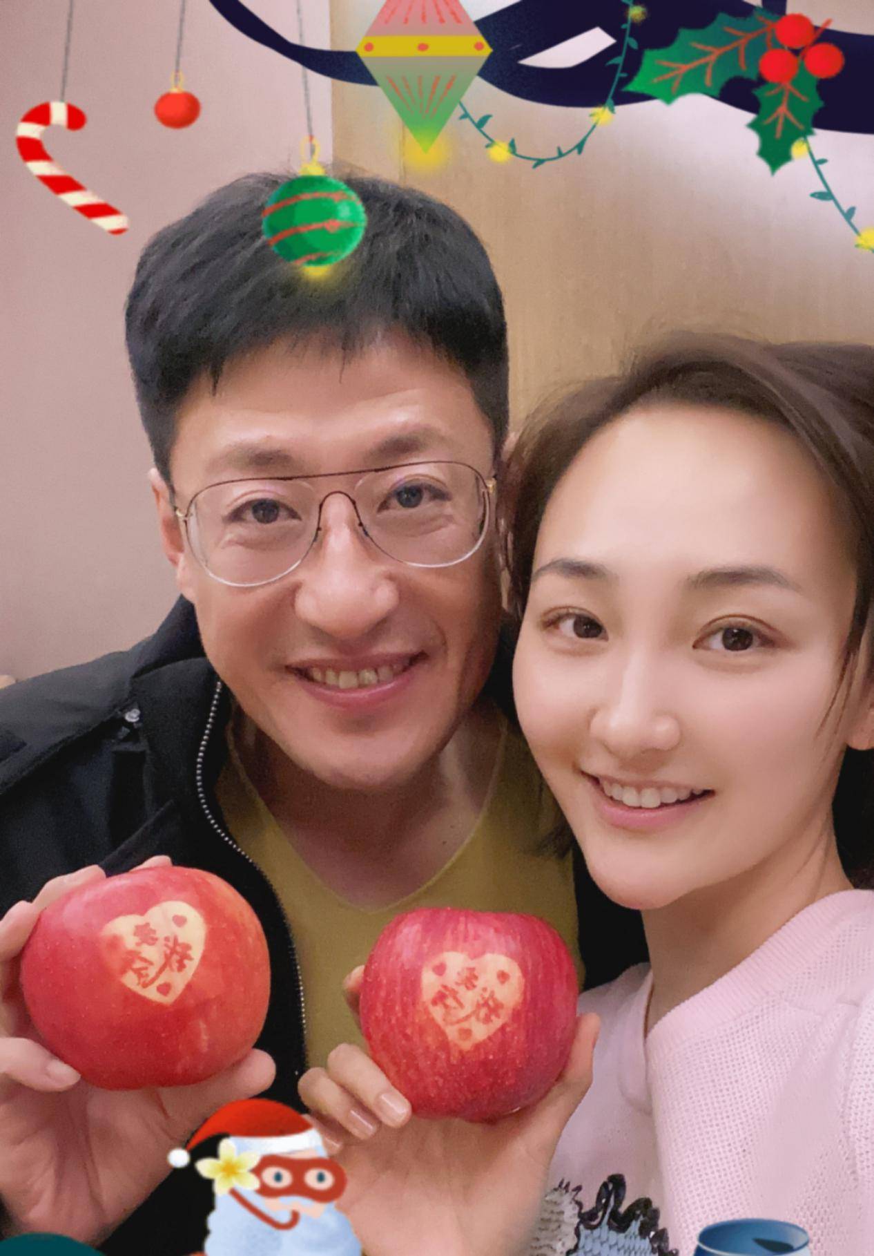 回顾于震二婚娶小13岁娇妻婚后连生三胎如今一家五口其乐融融