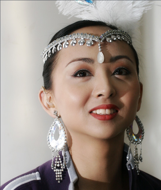 回顾千手观音邰丽华2岁失聪27岁拒绝富商下嫁理工男46岁怎样了